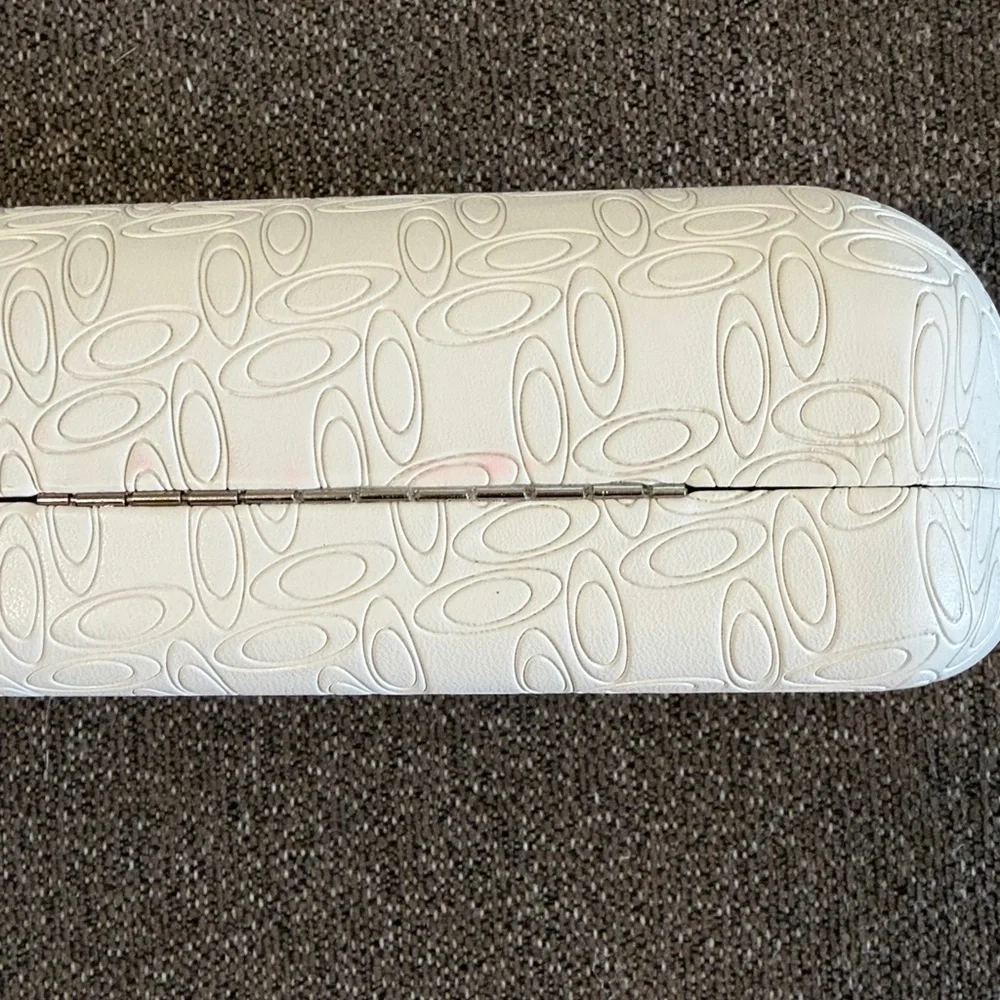 Oakley Sunglasses Hard Case. Excellent condition. Never used.